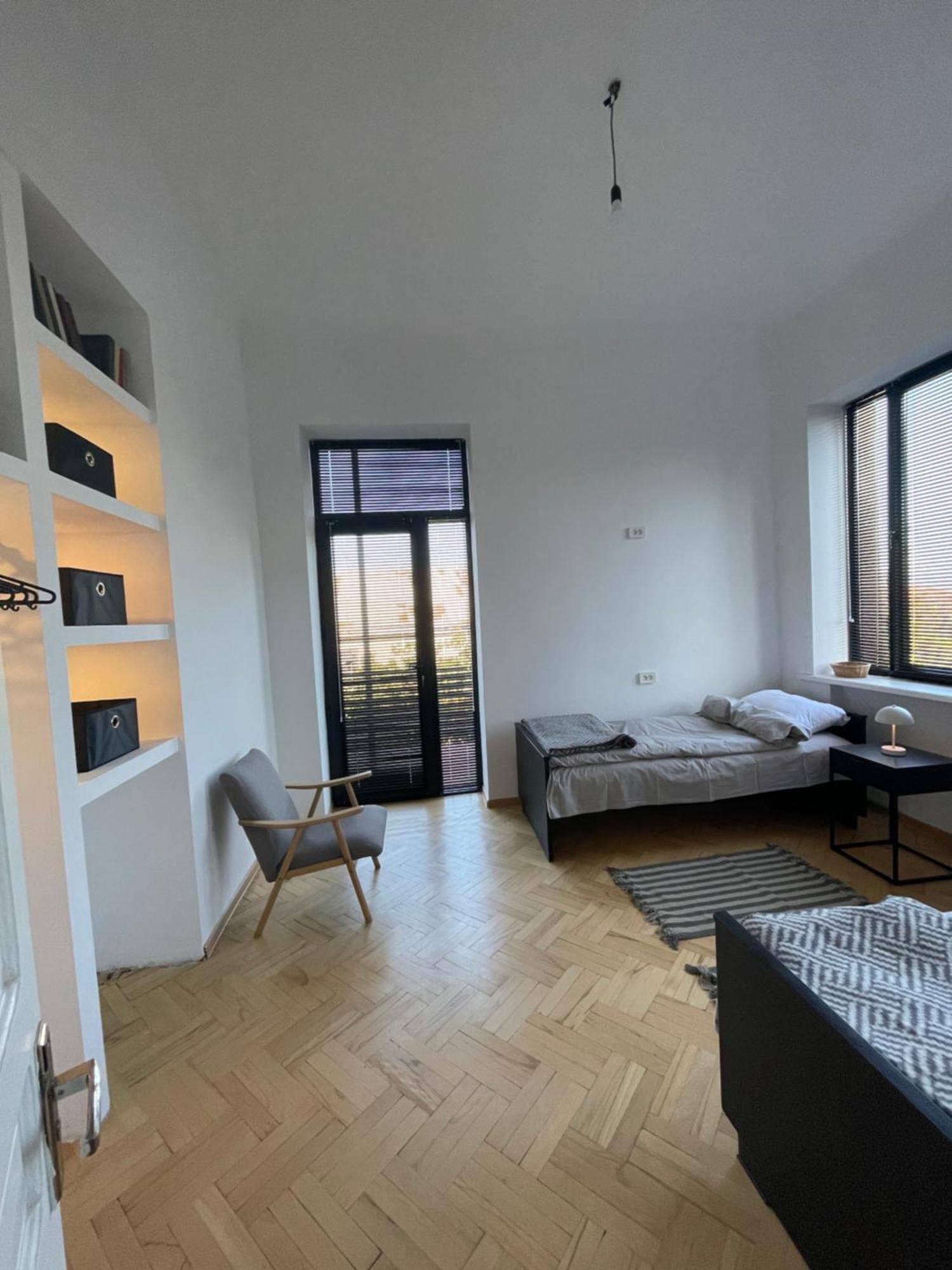 Twins Guest House Телави Екстериор снимка