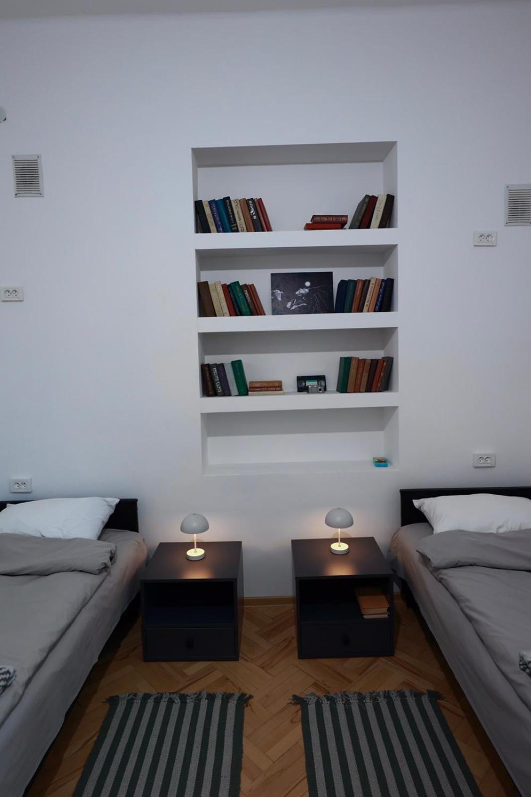 Twins Guest House Телави Екстериор снимка